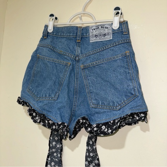 Women’s Vintage 90’s High Waisted Daisy Duke Denim Shorts Floral Detail Size 5/6 - Picture 9 of 16